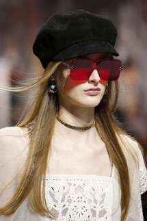 Details Christian Dior , Details Dior Fall 2018 Ready-to-Wear , Детали показа Кристиан Диор , Детали показа Диор осень зима 2018 , Fashion show , неделя моды в Париже , PFW , Мария Грация Кьюри , Mainstyles